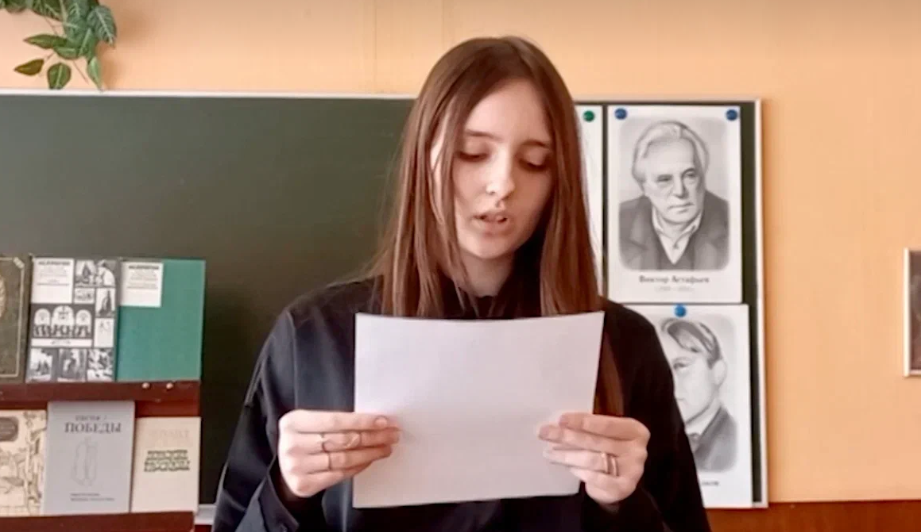 На чемпионате по чтению вслух «Страница’23» читают стихи Сергея Есенина