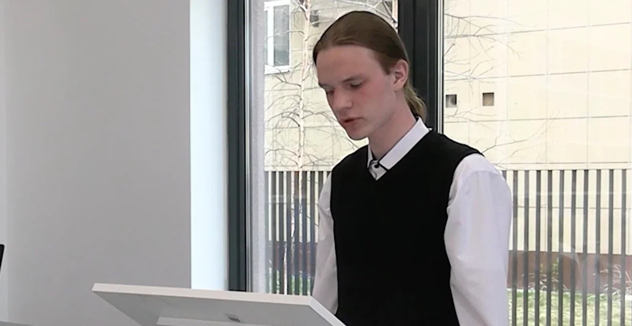 Сергей Боровских выиграл матч чемпионата по чтению вслух среди старшеклассников «Страница’23»